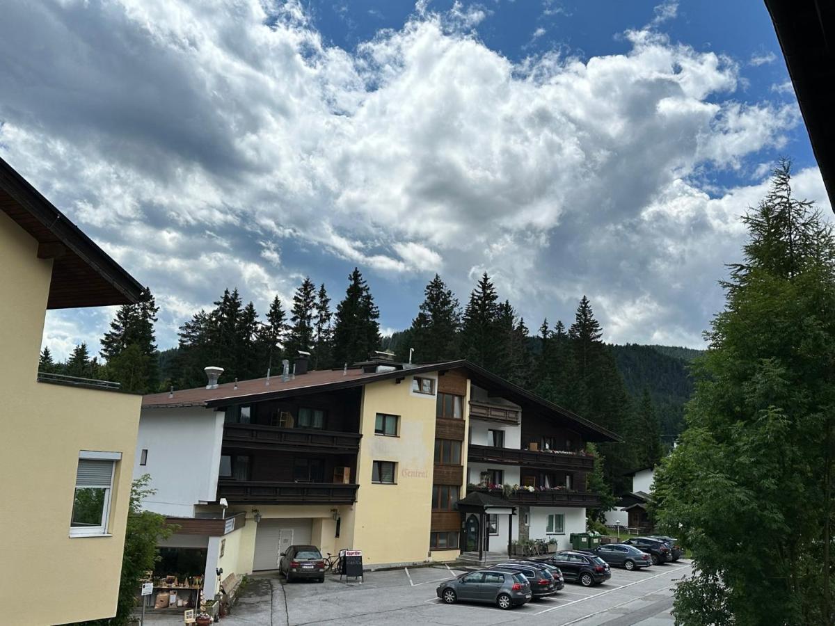 Waidach Zentrum 1 로이타쉬 외부 사진