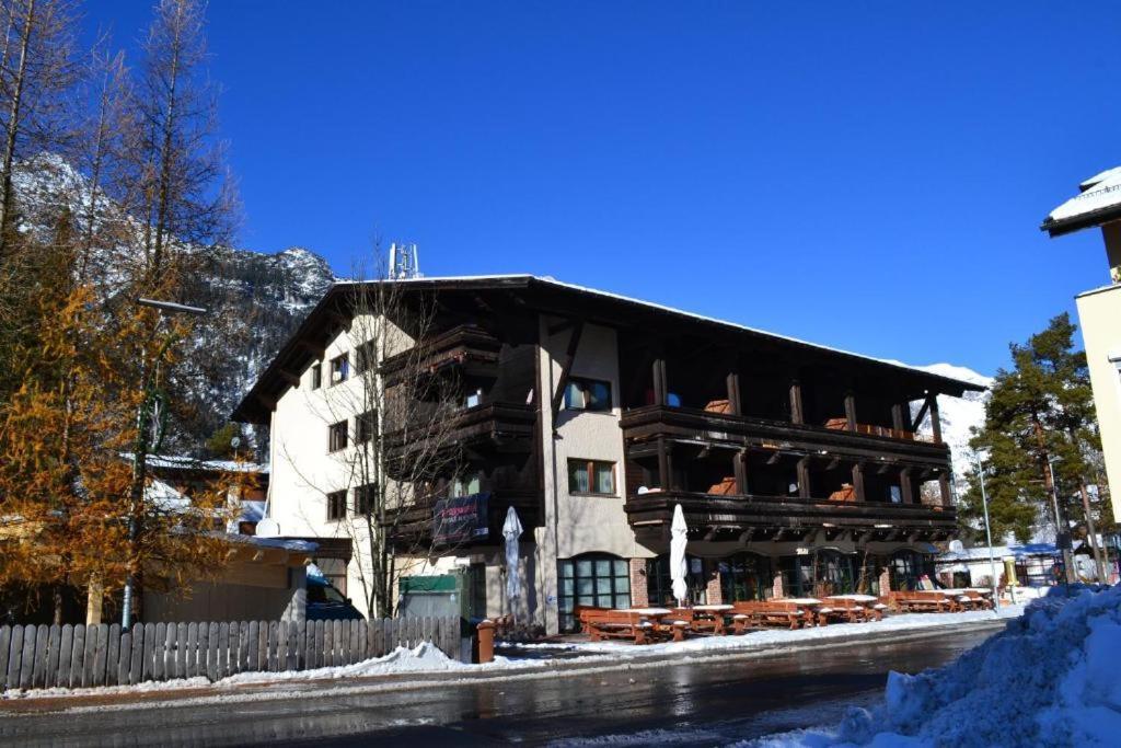 Waidach Zentrum 1 로이타쉬 외부 사진